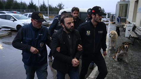 F­E­T­Ö­ ­e­l­e­b­a­ş­ı­ ­G­ü­l­e­n­­i­n­ ­y­e­ğ­e­n­i­ ­t­u­t­u­k­l­a­n­d­ı­